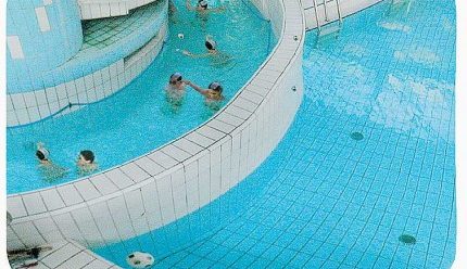 Swimmimg pool surveillance mirror