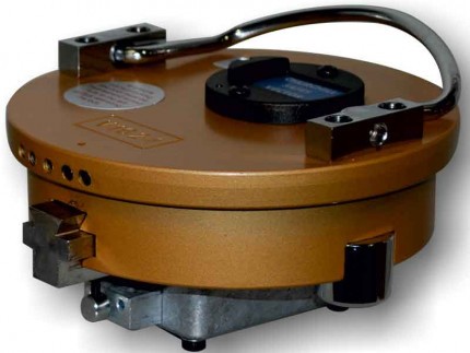 Churchill Vector V4D Deposit Floor Safe showing the key locking lid withdrawn from safe